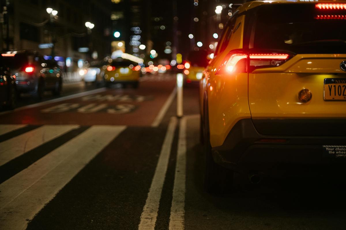 Taxi Bålsta elbil redo för resor dag och natt