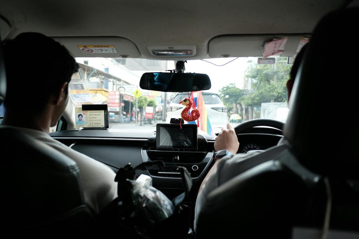 Taxi Bålsta modern elbil som erbjuder trygg och bekväm resa