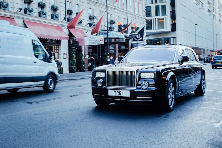 Beegone Taxi Bålsta lyxfordon transporterar VIP-klienter