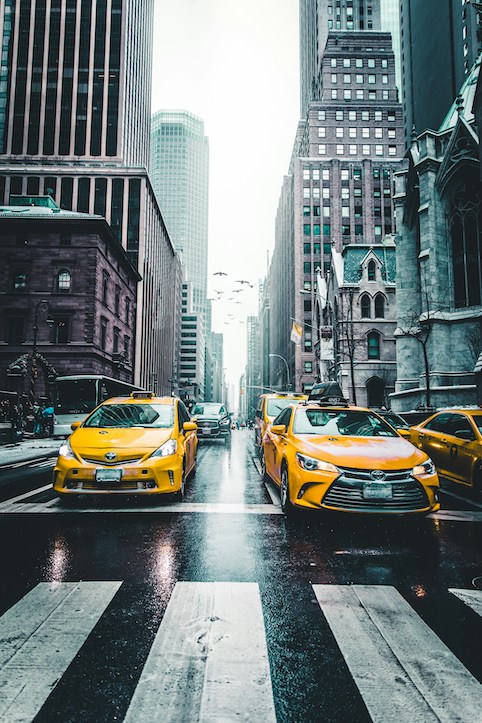 Beegone Taxi Bålsta erbjuder trygga resor via Svenska Taxiförbundet